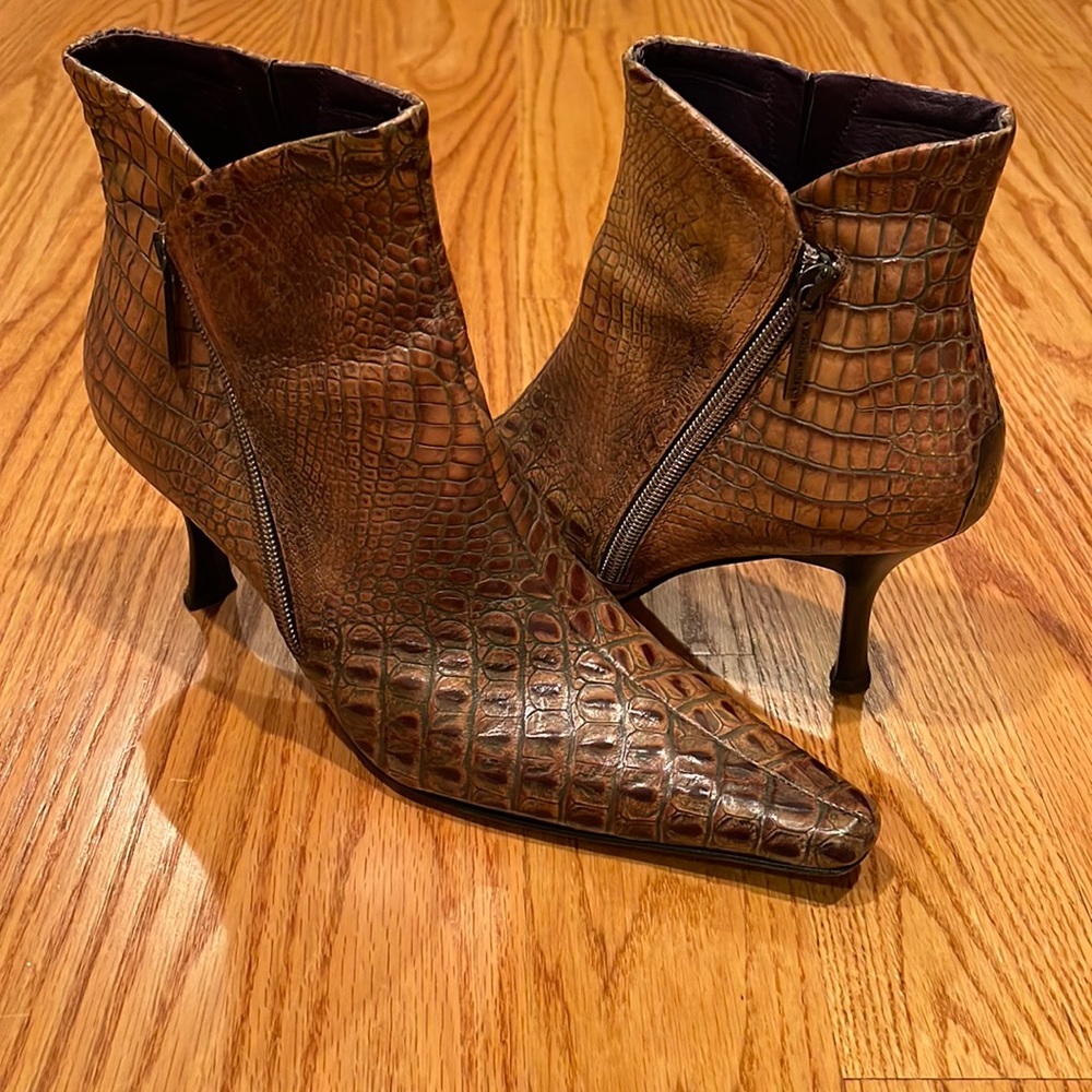 Donald J Pliner Heeled Booties